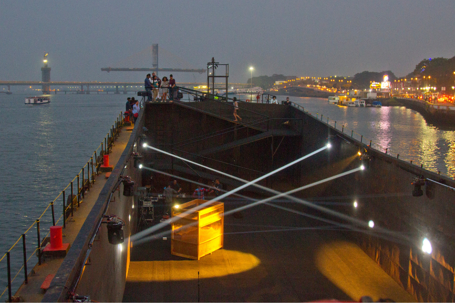 Barge